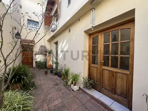 Excelente Casa de 4 ambientes con Local propio al frente en pleno Barrio de Villa del Parque