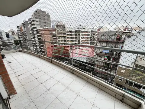 Depto 3 amb en PISO ALTO con balcón aterrazado al frente