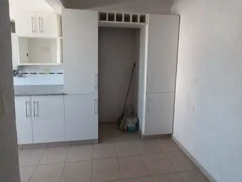 Semipiso con balcón, 2 dormitorios, Mendoza 600.