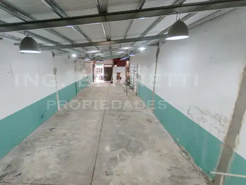 Galpón s/8,66 x 34 mts - Entrada de camión - Oficinas - Excelente zona -