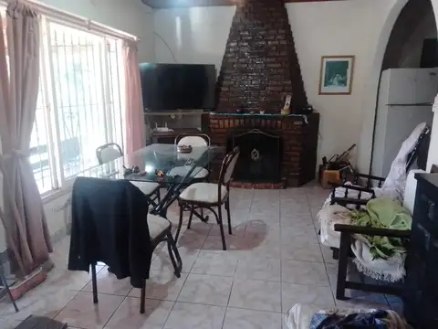 SE VENDE CASAQUINTA MAS DPTO EN LAGUNA DE LOBOS