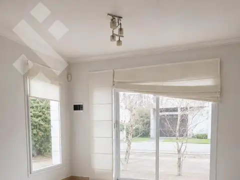 Casa 3 ambientes con 2 baños