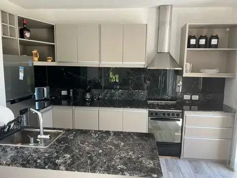 Casa en Alquiler con 2 cocheras