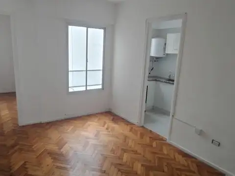 Luminoso y reciclado  A dos cuadras de Av. Santa Fé y subte 