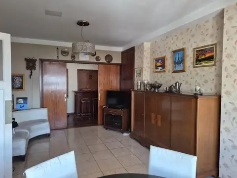 Departamento 6 ambientes con 2 baños