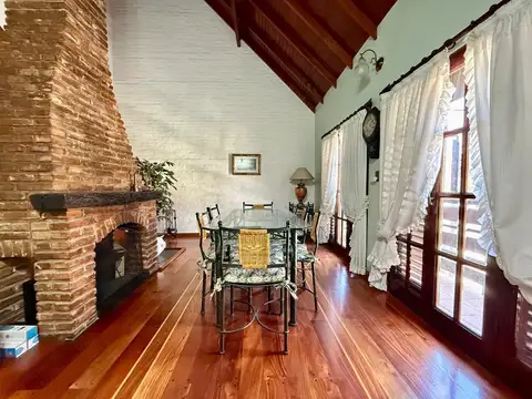 Casa 4 ambientes con cochera y terraza  en Venta en Ciudadela, Tres de Febrero, G.B.A. Zona Oeste