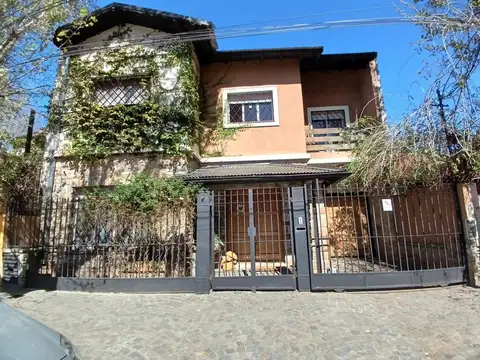 Casa 5 Ambientes en Excelente Ubicación