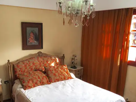 Casa 7 ambientes con 4 baños