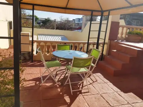 Casa 6 ambientes con 3 baños