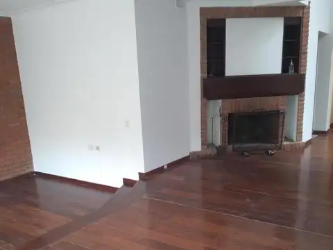 Casa 5 ambientes con 3 baños