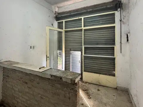 LOCAL EN ANTEESQUINA DE BERAZATEGUI