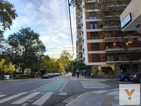 Echeverría e/ Conesa y Zapiola