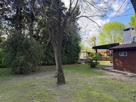 Casa en Venta con 3 cocheras
