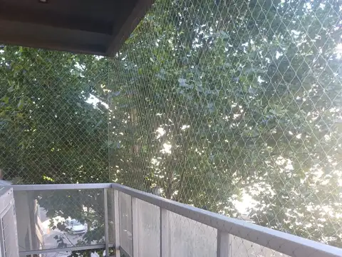 HERMOSO MONOAMBIENTE CON BALCÓN AL FRENTE . MUY AMPLIO Y LUMINOSO.