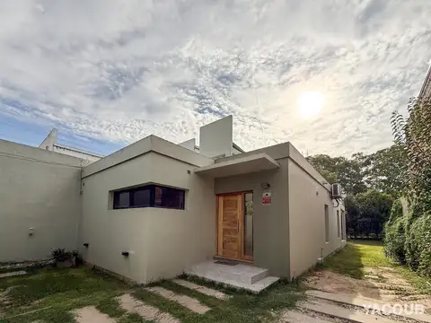 Casa en venta - 1 Dormitorio 2 Baños - City Bell