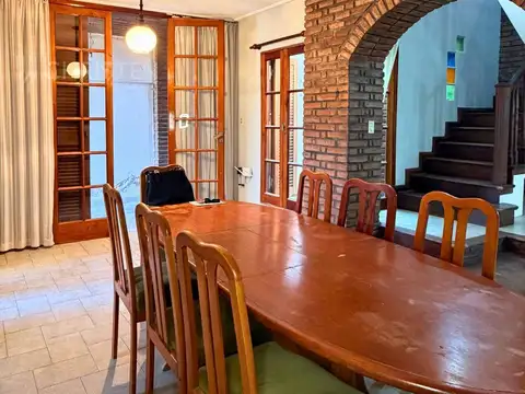 Casa en vanta en barrio Sur. 5 dormitorios + cochera + patio