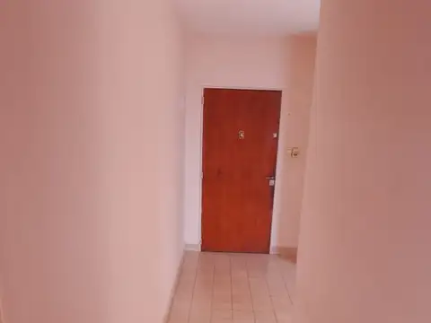 2 AMBIENTES AMPLIO/ LAVADERO INDEPENDIENTE- LUMINOSO- EXCELENTE UBICACION