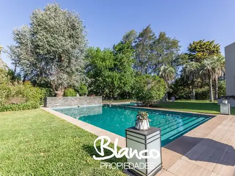 Casa en Venta con 6 cocheras