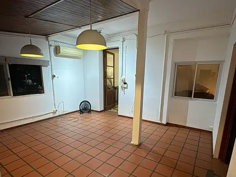 HERMOSO PH CON UNA AMPLIA TERRAZA . CENTRO DE ITUZAINGO SUR .