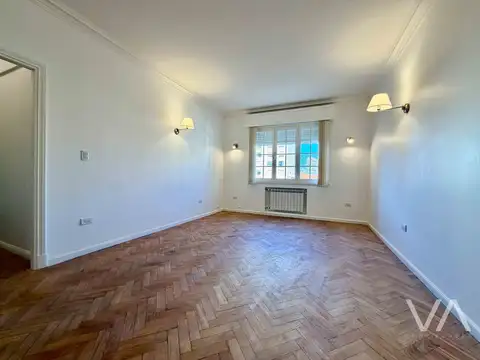Impecable departamento de 4 ambientes reciclado. Plaza Mitre.