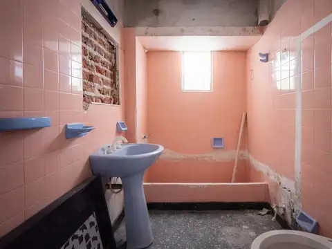 Casa 4 ambientes con 1 baño