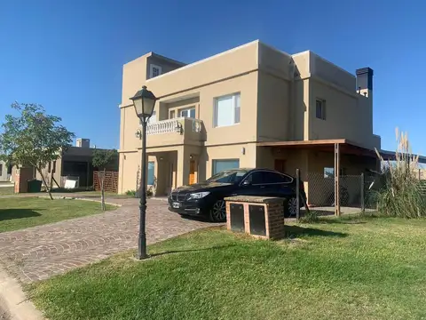 Casa en Alquiler en Countries y Barrios Cerrados en Escobar, USD 1.700