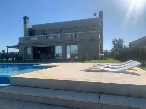 Casa en Alquiler de 4 dormitorios