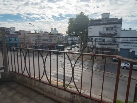 Avenida Mitre 1700, Piso 1