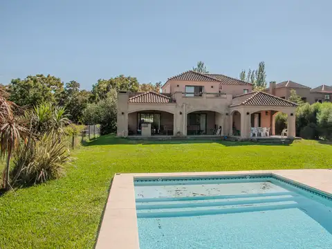CASA - VENTA - BARRIO SANTA CATALINA - con vista al rio