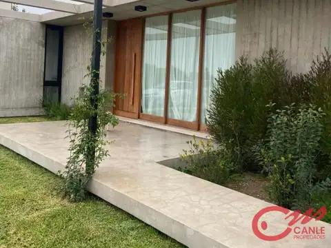 Casa en venta de 3 dormitorios c/ cochera en Loma Verde