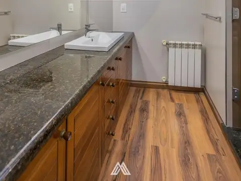 Casa 7 ambientes con 2 baños