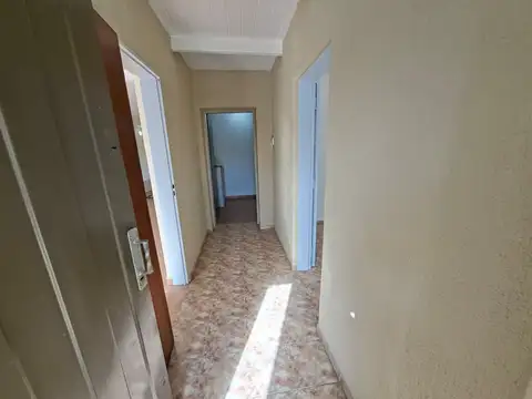 Casa 7 ambientes con 2 baños