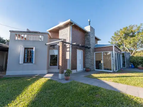 CASA MODERNA EN PORTAL DEL LEYES