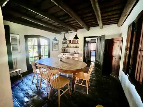 Casa 9 ambientes con 4 baños