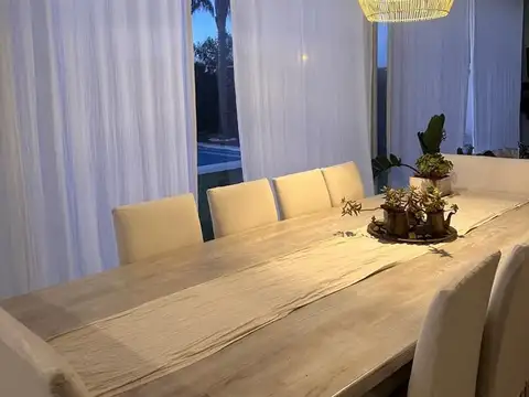 Casa 6 ambientes con 4 baños