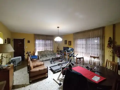 Casa 5 ambientes con 1 baño