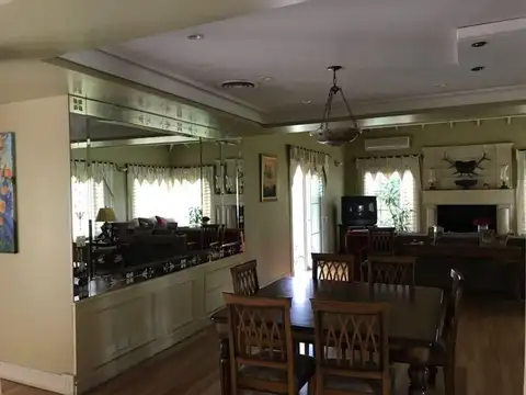 Casa 7 ambientes con 4 baños