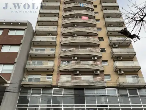 Excelente Local en 2 Plantas 170 m2 total - a Metro de Peatonal Belgrano