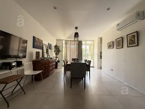 Casa en Alquiler con 1 cochera