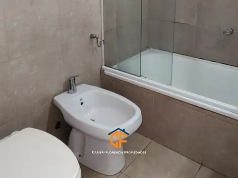 Alquiler Departamento 2 Ambientes Luminosos, Con Balcón Y Cochera En Centro De San Martin