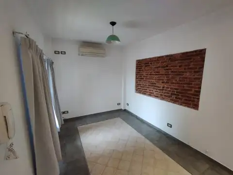 Depto Tipo Casa en Alquiler en Castelar Sur, $ 850.000