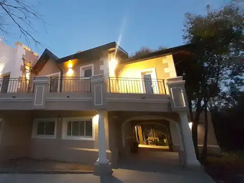 Imponente Chalet de 9 amb sobre Lote de 2.000 m2!