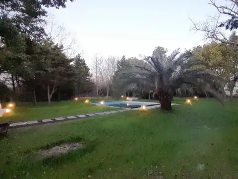 Casa en Alquiler con 3 cocheras