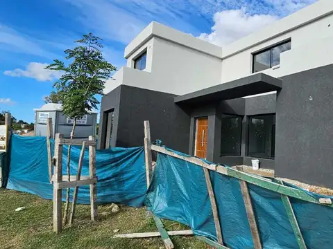 Casa  en Venta en Santa Sofía, Pilar del Este, Pilar