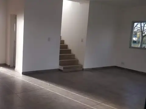 Casa 5 ambientes con 4 baños