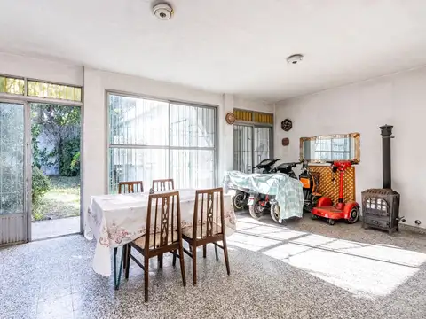 Casa en Venta con 2 cocheras