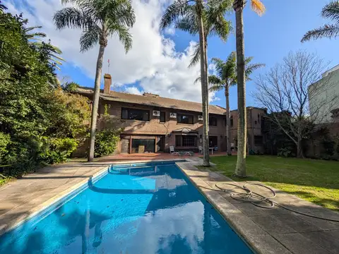 Excelente casa en Venta. Muy solida construccion. En la mejor zona de San Isidro (Acassuso) Lipertador al rio