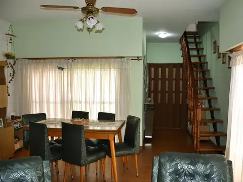 Depto Tipo Casa 4 ambientes con 1 baño