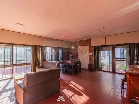 Casa 20 ambientes con 7 baños