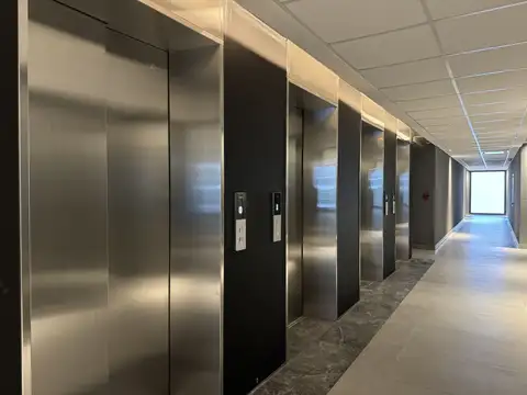 Oficina 7 ambientes con 2 baños